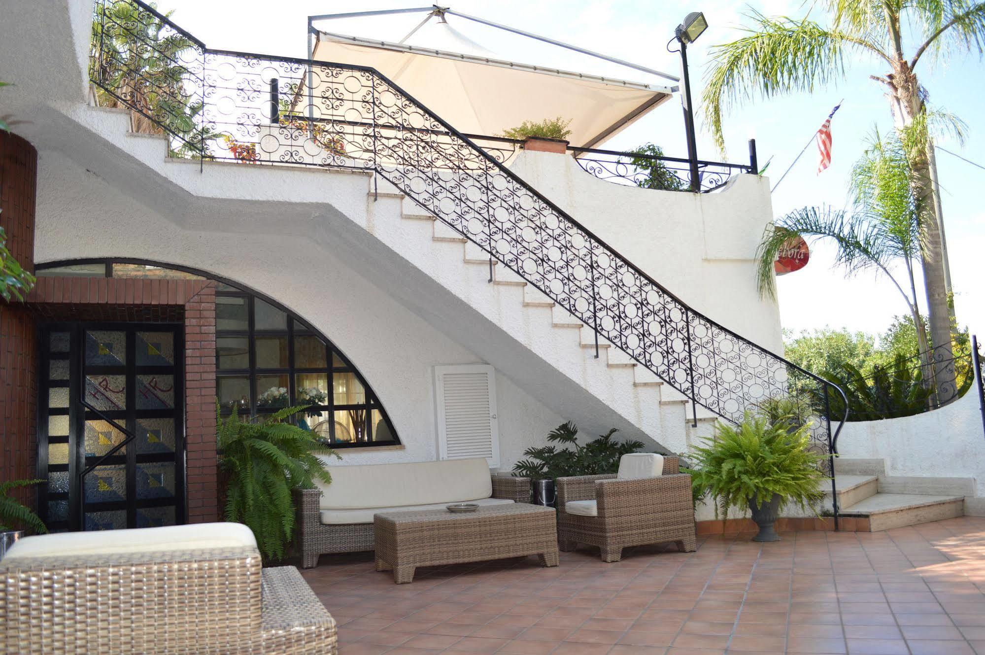Redebora Hotel